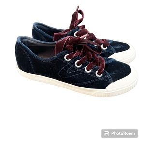 Tretorn Marley Velvet Low Top Lace Up Sneakers Women’s Size 8.5